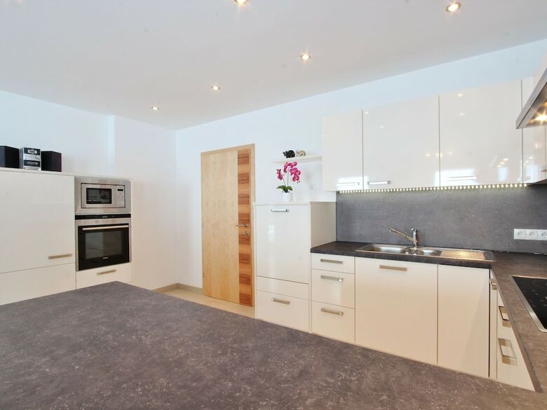 Spacious Villa With Garden In Hinterthiersee