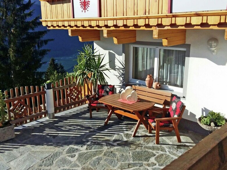 Cozy Mountain View Apartment In Hippach