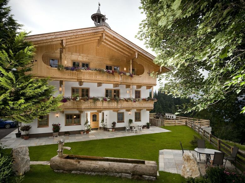 Cozy Mansion In S�ll With Garden