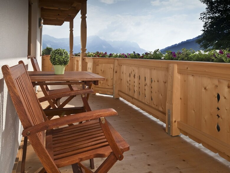 Luxurious Mansion In S�ll Near Forest