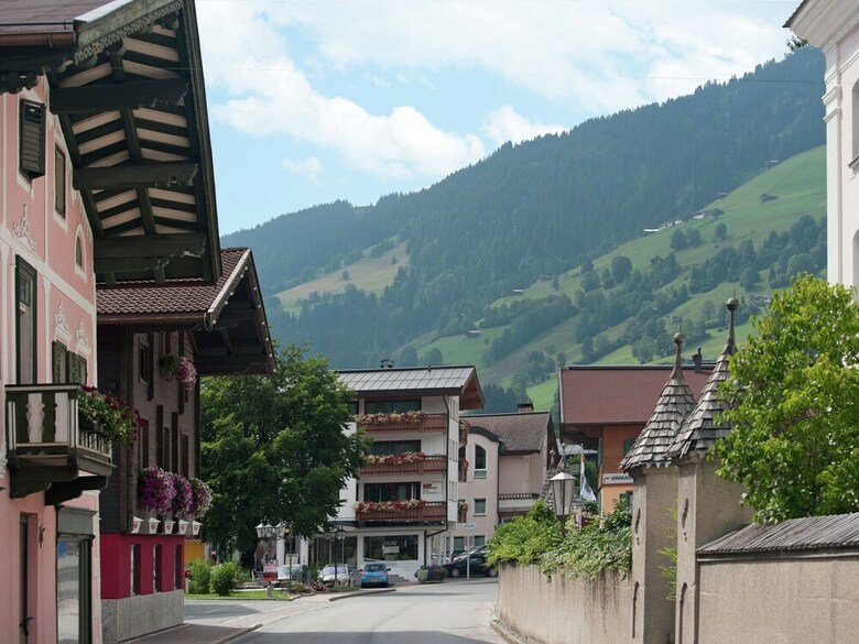 Spacious Chalet Near Ski Slopes In Worgl