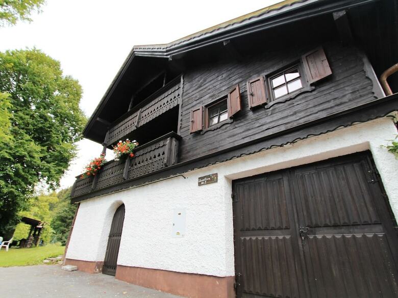 Comfortable Holiday Home In Neuhaus Near Ski Area