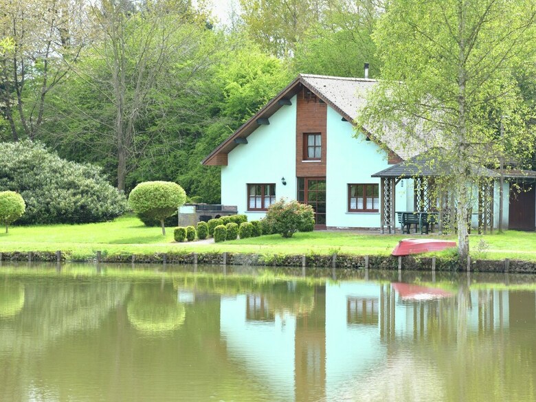 Quaint Chalet In Hannut With A Pond