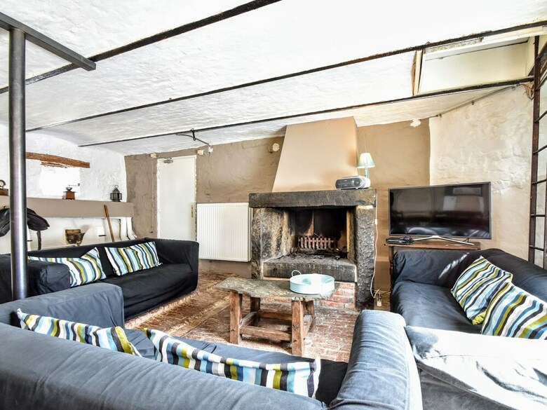 Romantic Cottage In Ferri�res With Barbecue