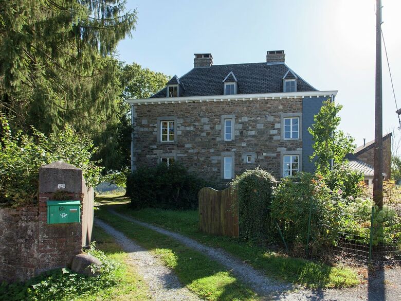 Beautiful Farmhouse With Private Garden In Lorc�