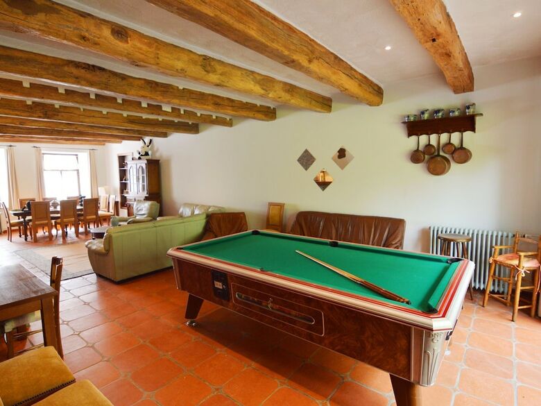 Country Cottage For Groups With A Pool Table And Professional Kitchen