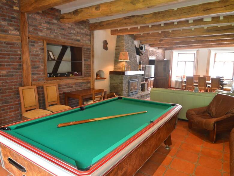 Country Cottage For Groups With A Pool Table And Professional Kitchen