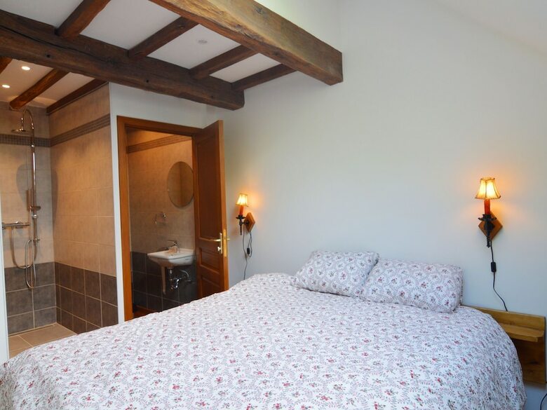Country Cottage For Groups With A Pool Table And Professional Kitchen