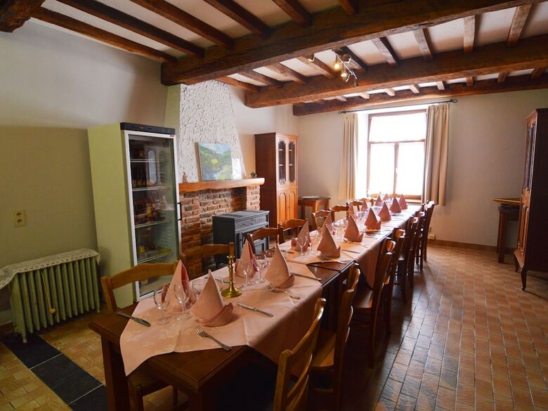 Country Cottage For Groups With A Pool Table And Professional Kitchen