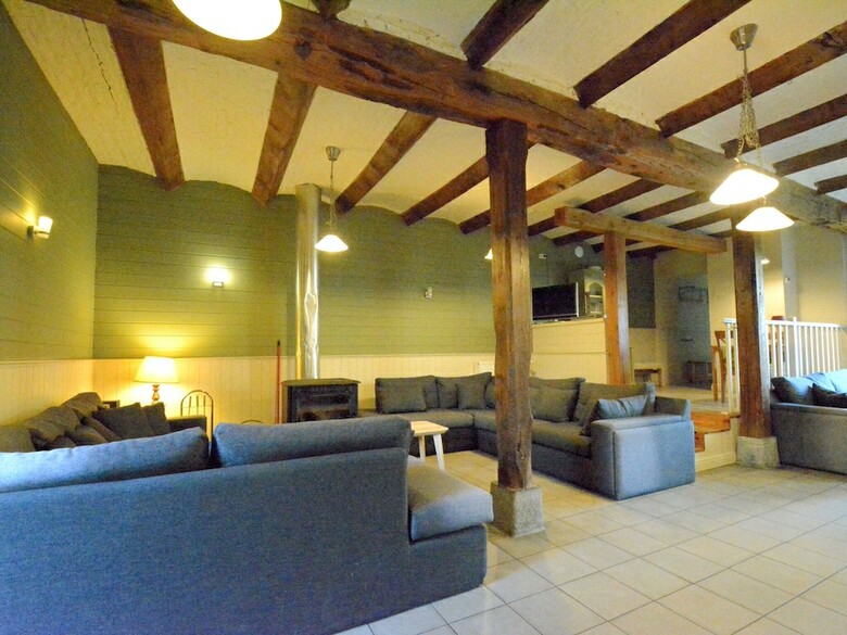 Spacious Farmhouse In Houyet With Jacuzzi