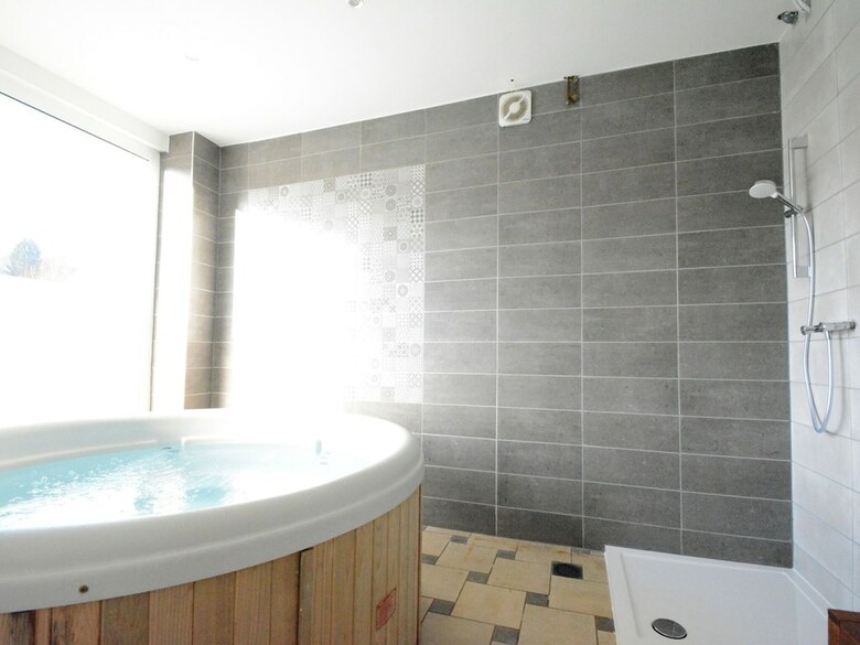 Spacious Farmhouse In Houyet With Jacuzzi