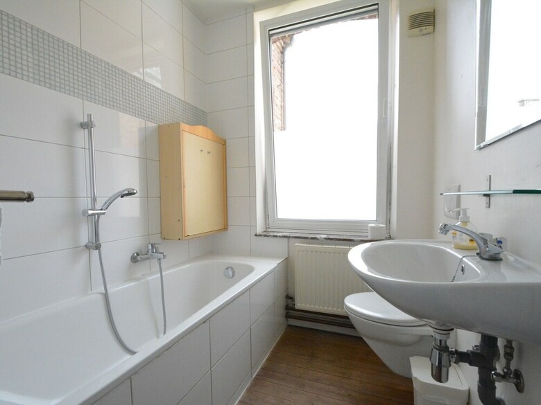 Spacious Farmhouse In Houyet With Jacuzzi