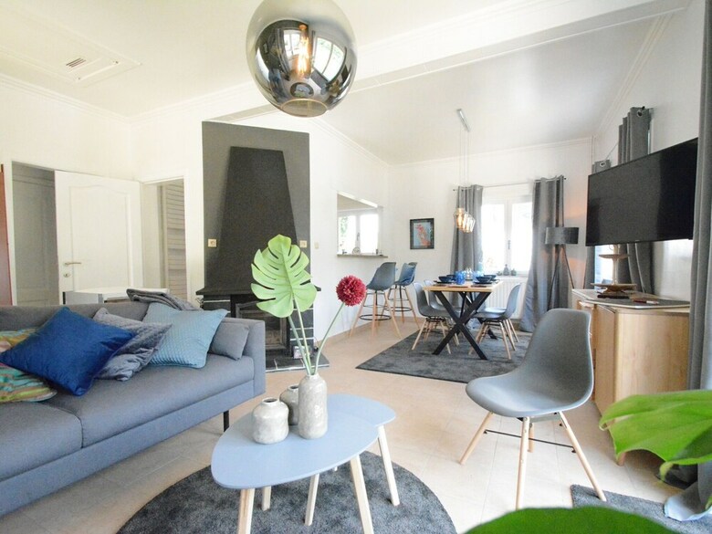 Modern Holiday Home In Waulsort With Terrace