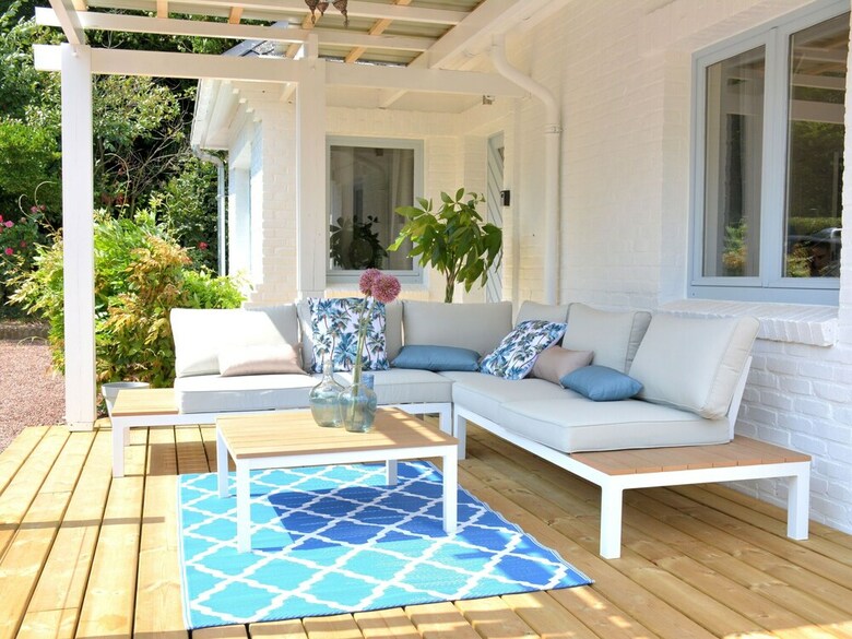 Modern Holiday Home In Waulsort With Terrace