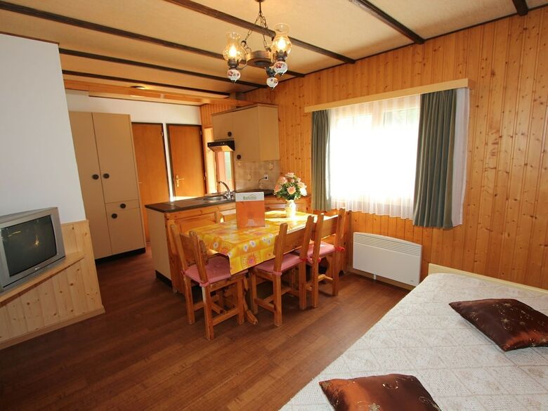 Cozy Chalet In Meiggerli With Garden