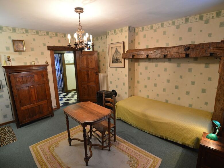Charming Holiday Home In Halleux With Garden