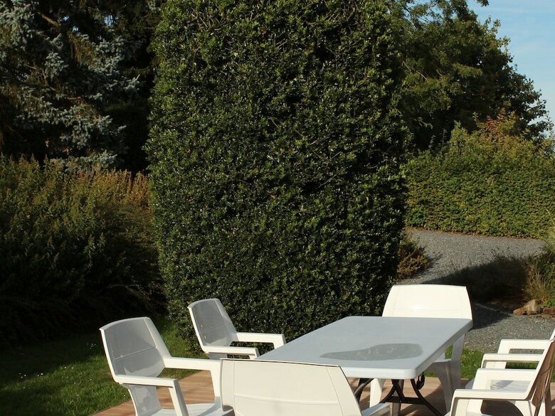 Charming Holiday Home In Halleux With Garden