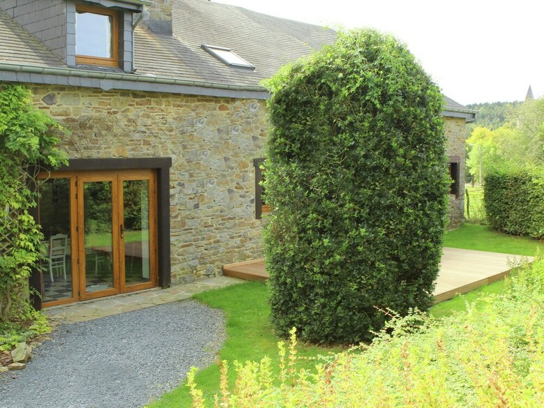 Charming Holiday Home In Halleux With Garden