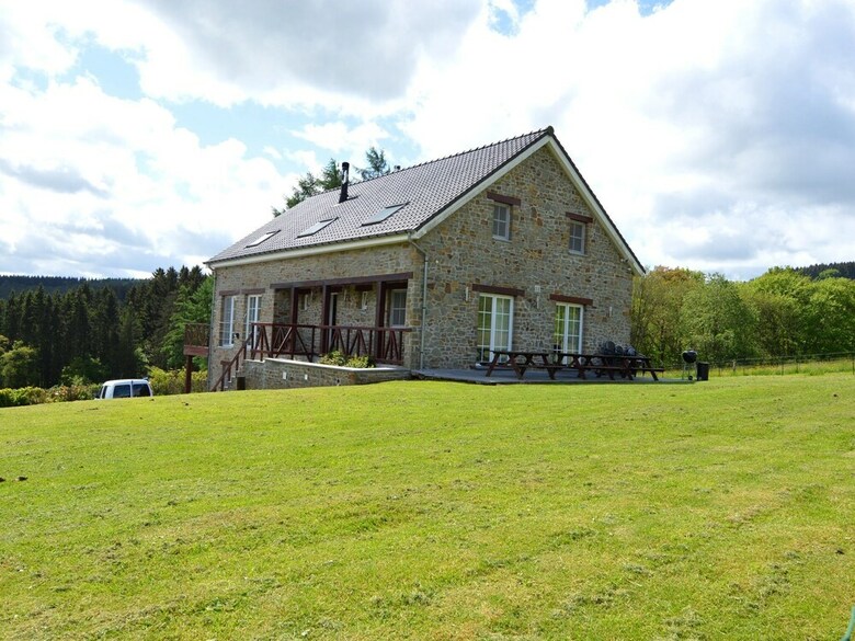 Luxurious Holiday Home With Nice Garden