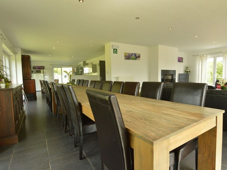 Luxurious Holiday Home With Nice Garden