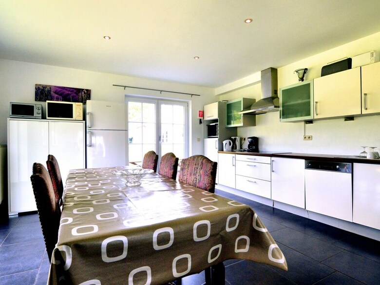 Luxurious Holiday Home With Nice Garden