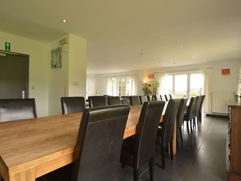 Luxurious Holiday Home With Nice Garden