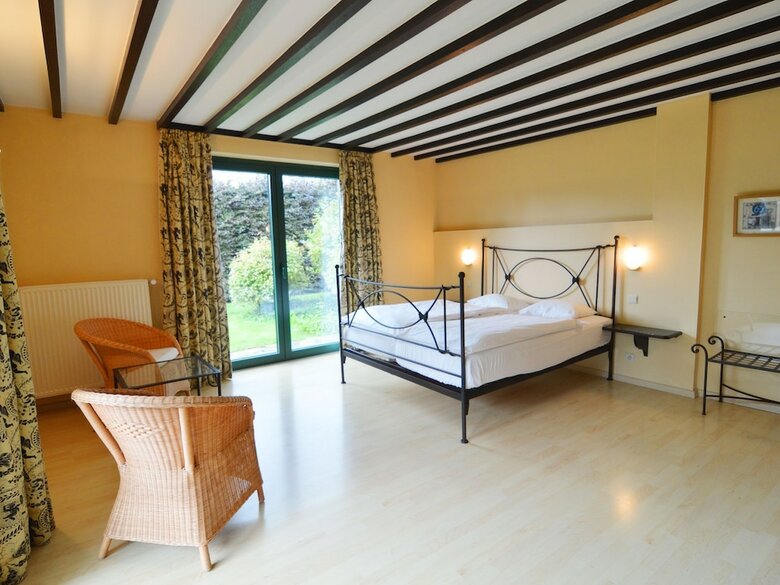 Villa Unique, Comfortable Property With Many Extras