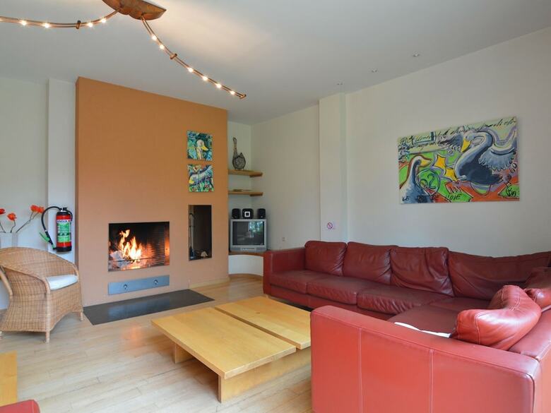 Villa Unique, Comfortable Property With Many Extras