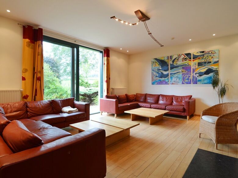 Villa Unique, Comfortable Property With Many Extras