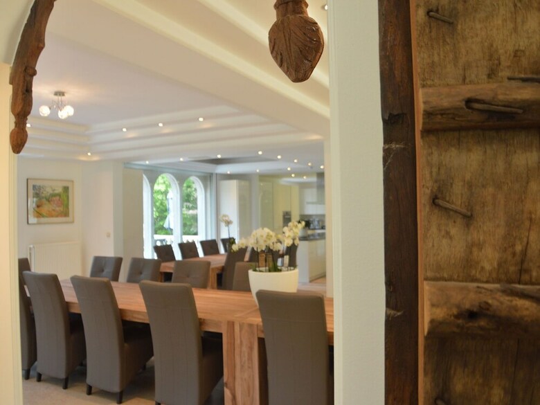 Luxurious Mansion In Brakel With Pond