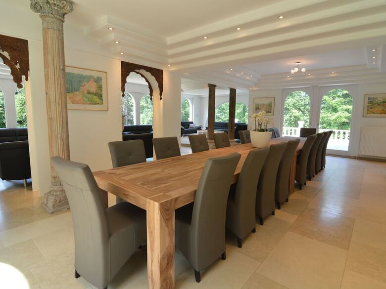 Luxurious Mansion In Brakel With Pond