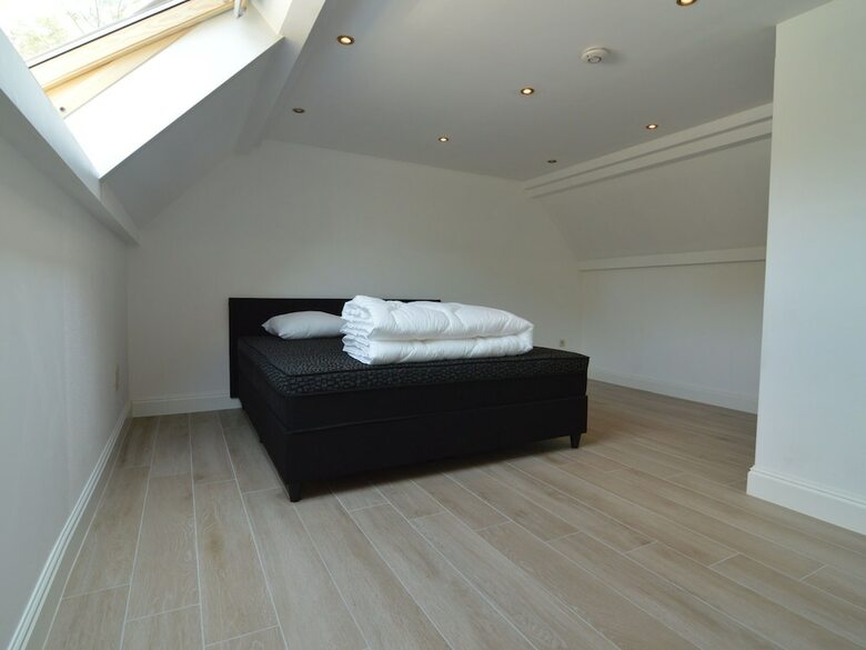 Luxurious Mansion In Brakel With Pond