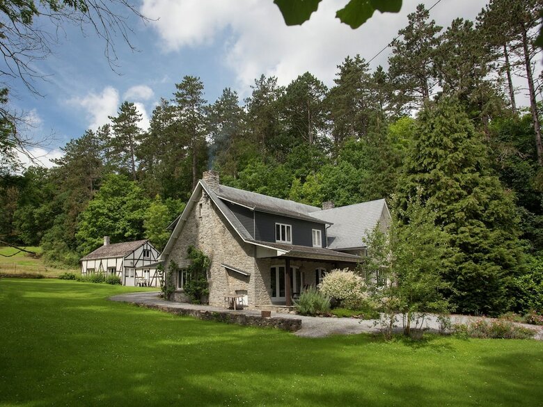 Beautiful Holiday Home With Garden In Belvaux
