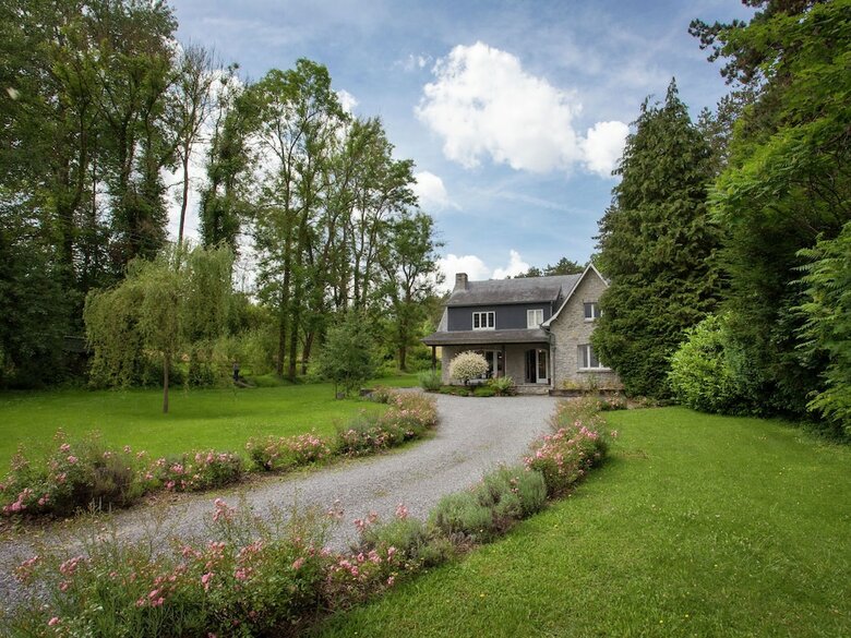 Beautiful Holiday Home With Garden In Belvaux