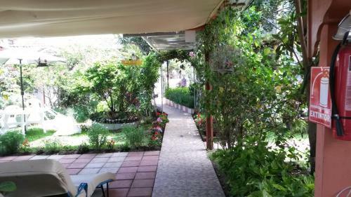 Hostal El Parque Tababela