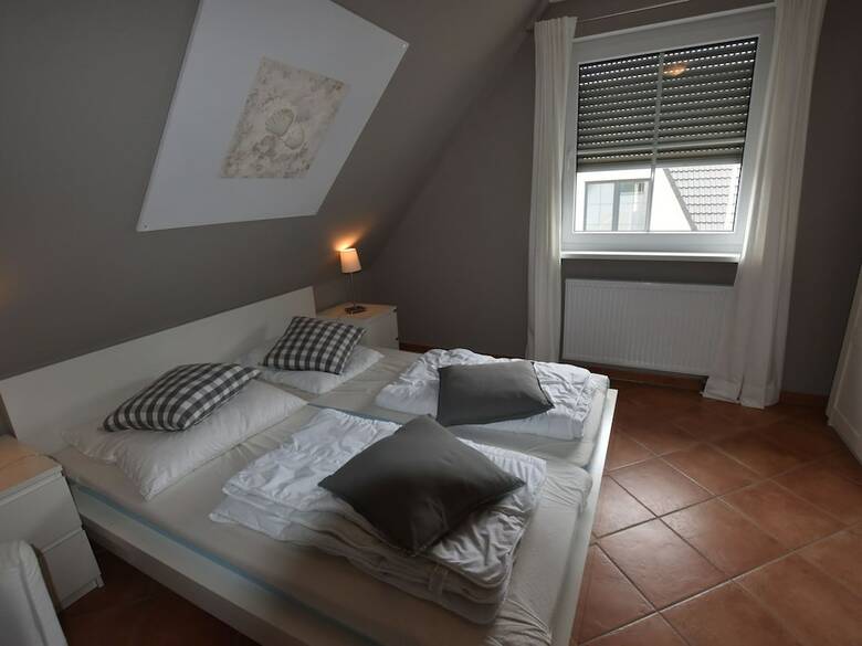 Large, Comfortable Apartment By The Sea