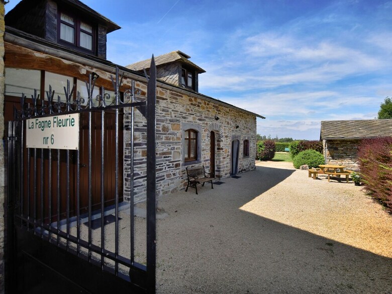 Lovely Cottage In Petites Tailles With Terrace