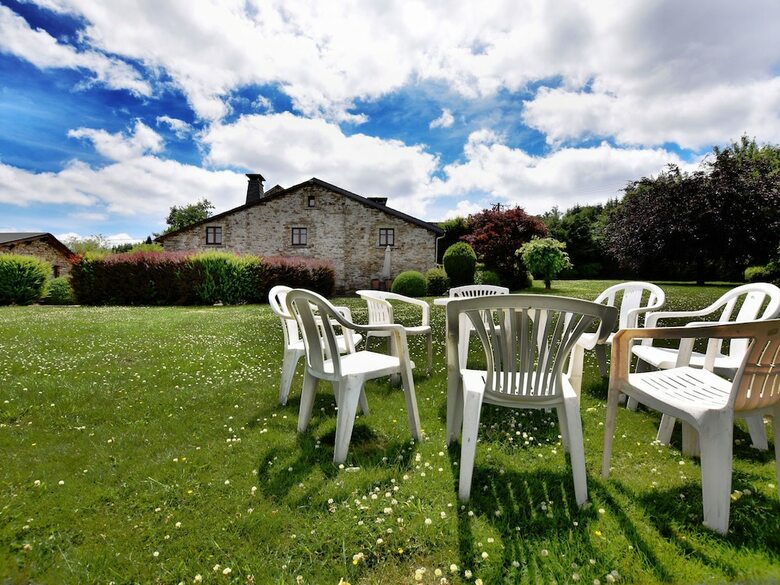 Lovely Cottage In Petites Tailles With Terrace