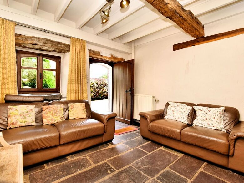 Lovely Cottage In Petites Tailles With Terrace