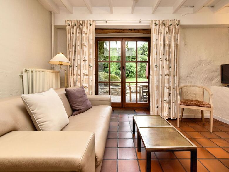 Lovely Cottage In Petites Tailles With Terrace