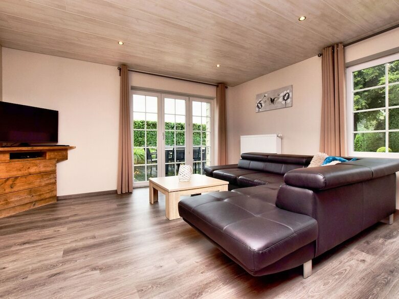 Modern Holiday Home In La Roche-en-ardenne With Jacuzzi