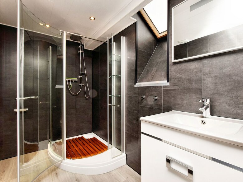 Modern Holiday Home In La Roche-en-ardenne With Jacuzzi