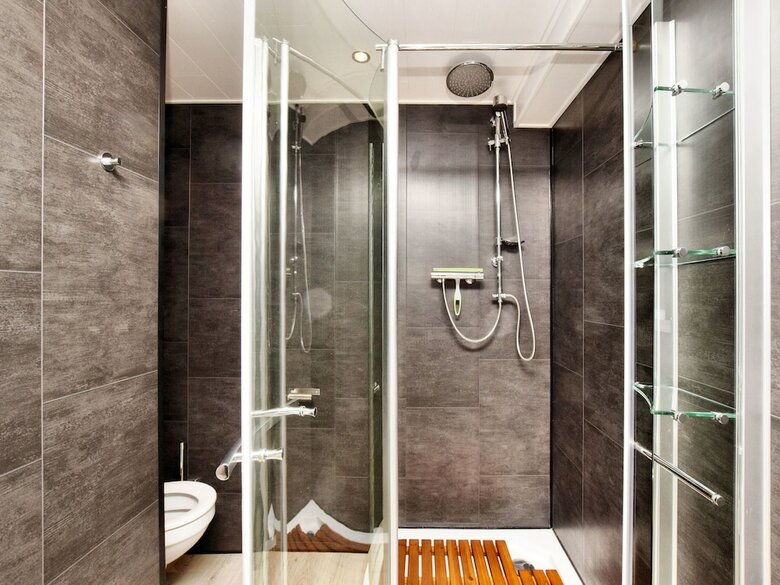 Modern Holiday Home In La Roche-en-ardenne With Jacuzzi