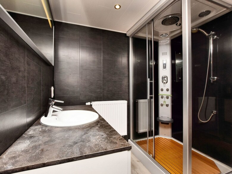 Modern Holiday Home In La Roche-en-ardenne With Jacuzzi