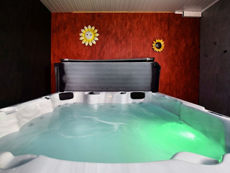 Modern Holiday Home In La Roche-en-ardenne With Jacuzzi
