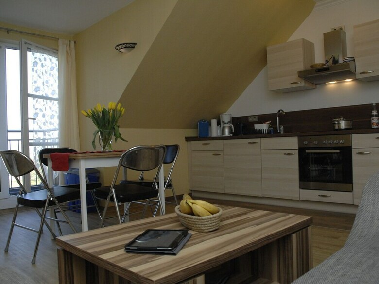 Beachside Apartment In Pepelow With Garden