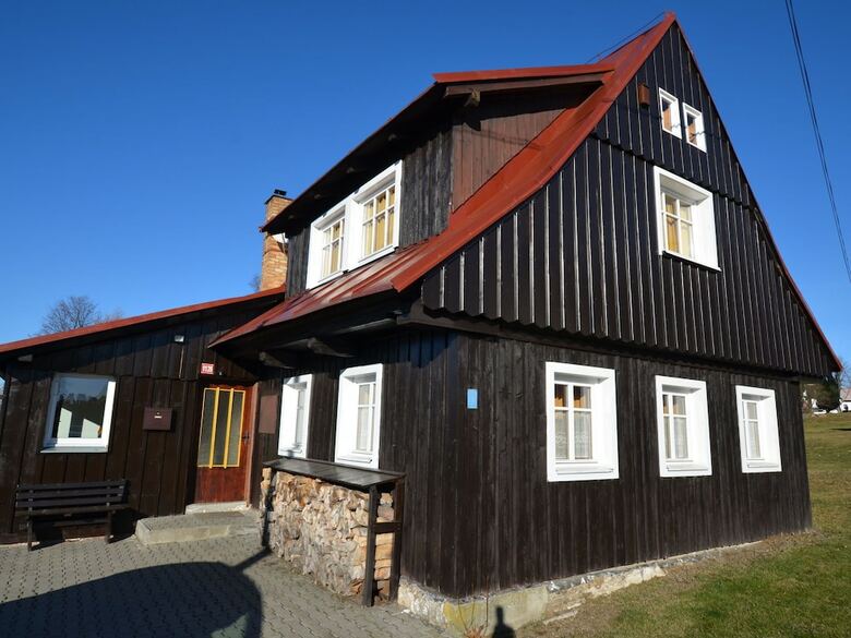 Authentic Log Cabin With Fireplace. Only 300m To The Ski Slope, Unobstructed View!