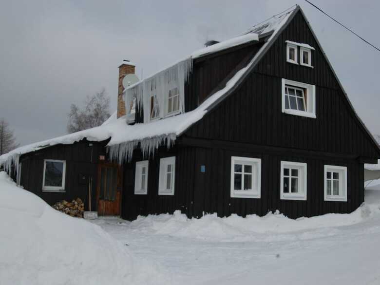 Authentic Log Cabin With Fireplace. Only 300m To The Ski Slope, Unobstructed View!