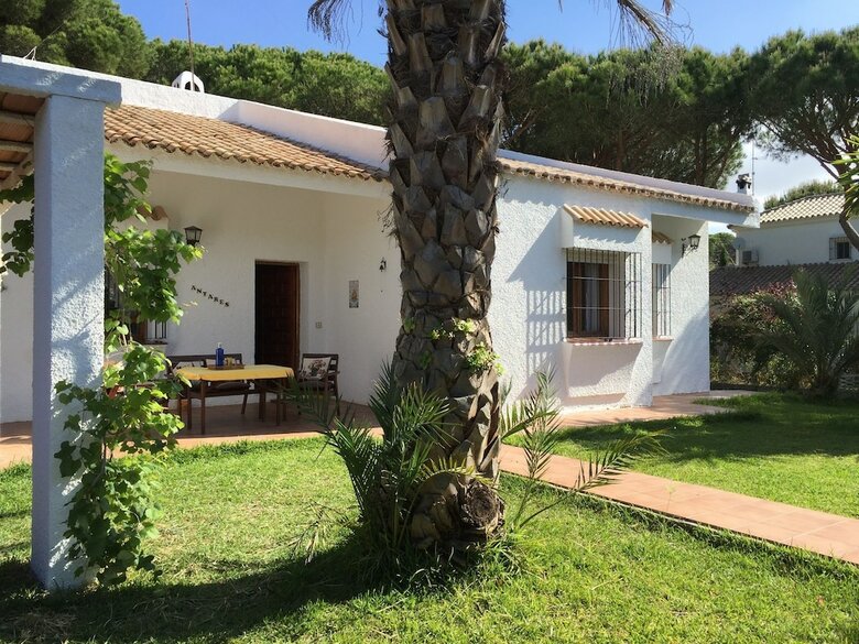 Detached Holiday Home Located In Roche Within Walking Distance From The Beach
