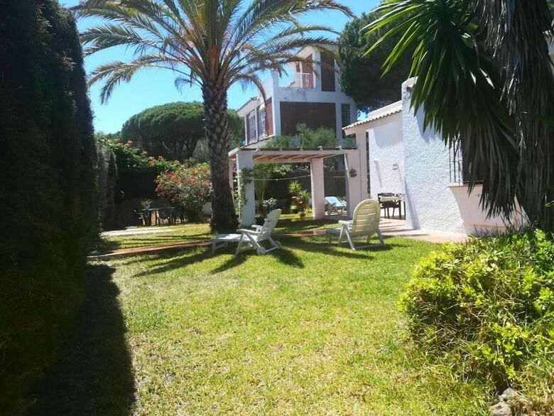 Detached Holiday Home Located In Roche Within Walking Distance From The Beach